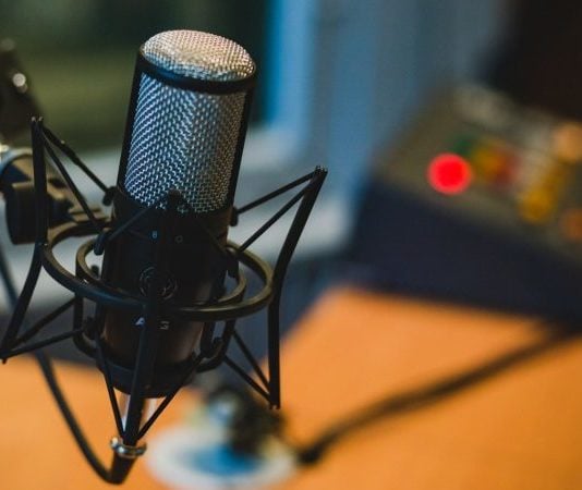 Podcasting-To-Improve-Your-Marketing-675x450