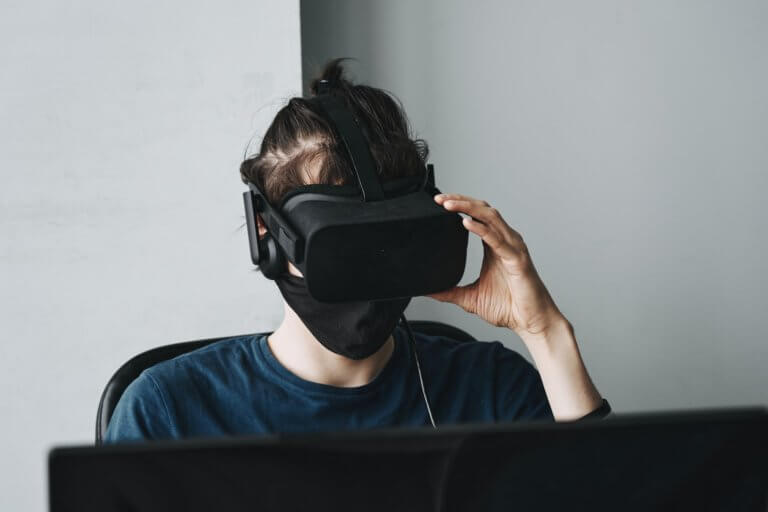 Artificial Intelligence: Communicating with Interactive Articles