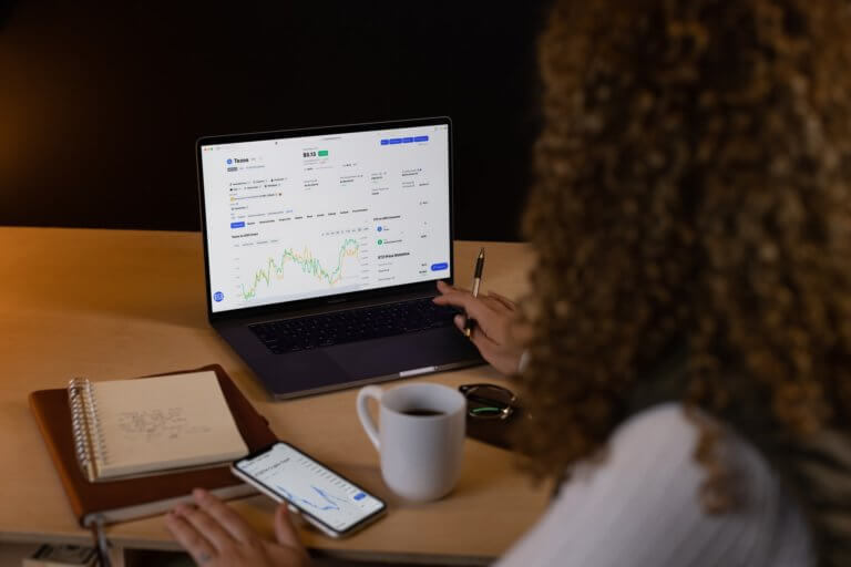 Check out super simple steps which will lead you in making your first bitcoin investment!