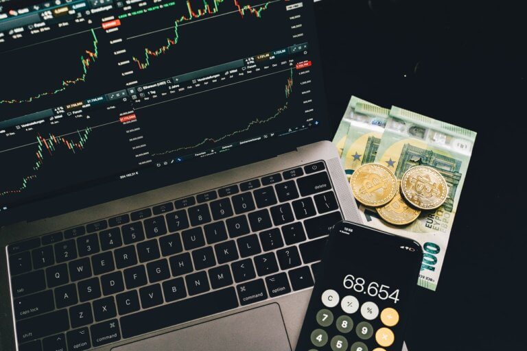 Let's Explore The Major Difference Between NFTs and Cryptocurrency