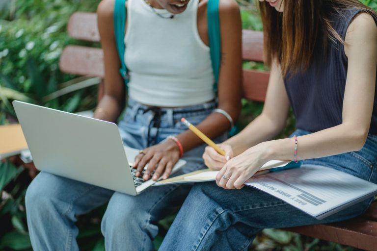 Writing thematic essays: useful tips and hints